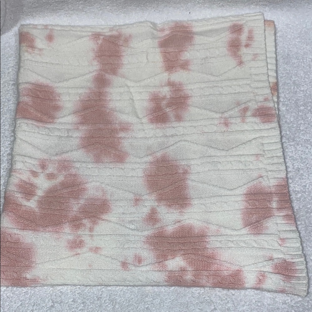 Maggie & Max Pink and White Tie-Dye knit sweater Blanket